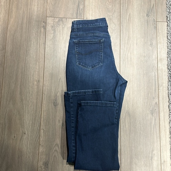 Lee Relaxed Fit Straight Leg Mid Rise - Picture 3 of 3